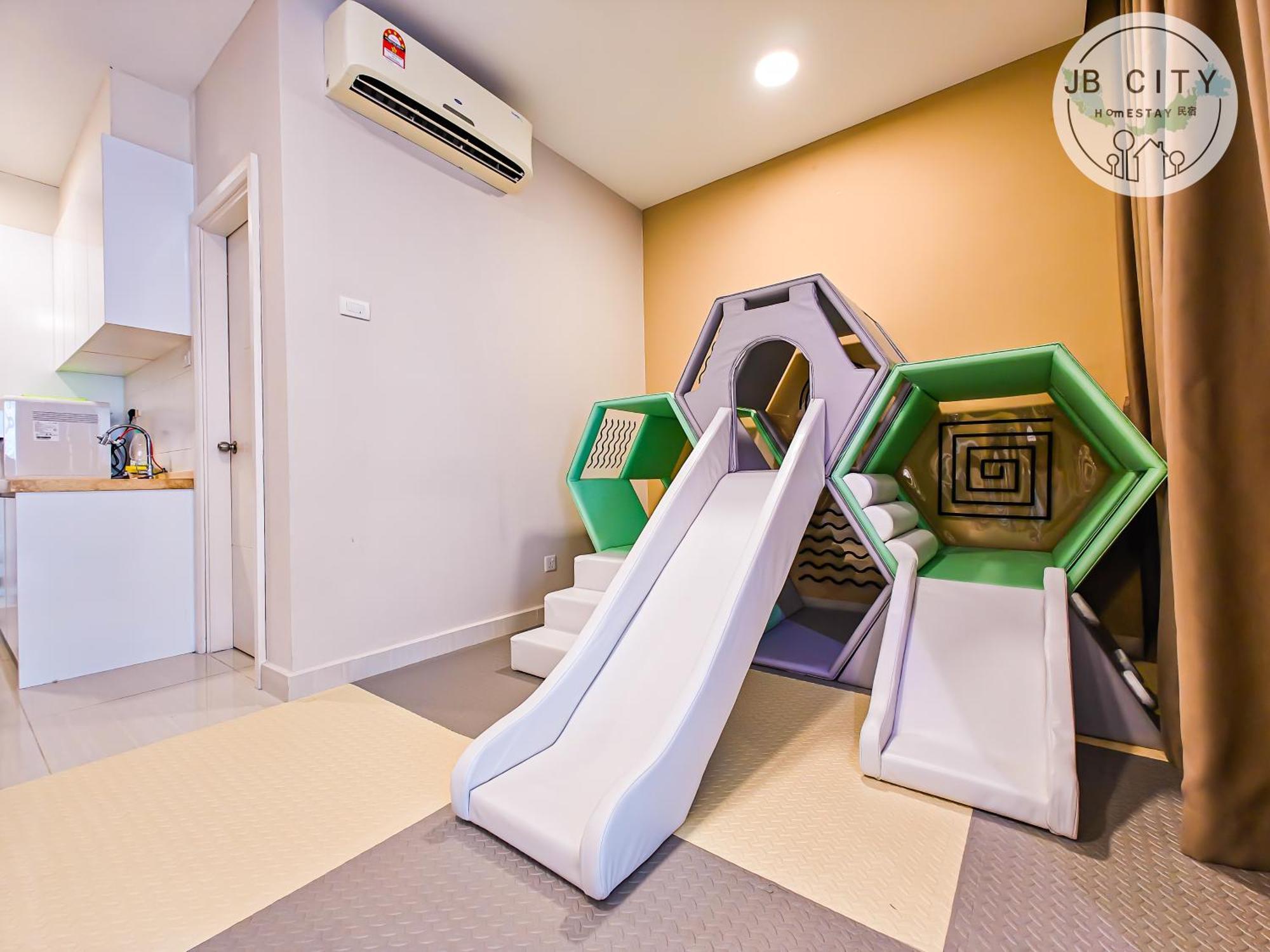 Medini Signature Suites By Rr Jbcity ヌサジャヤ エクステリア 写真