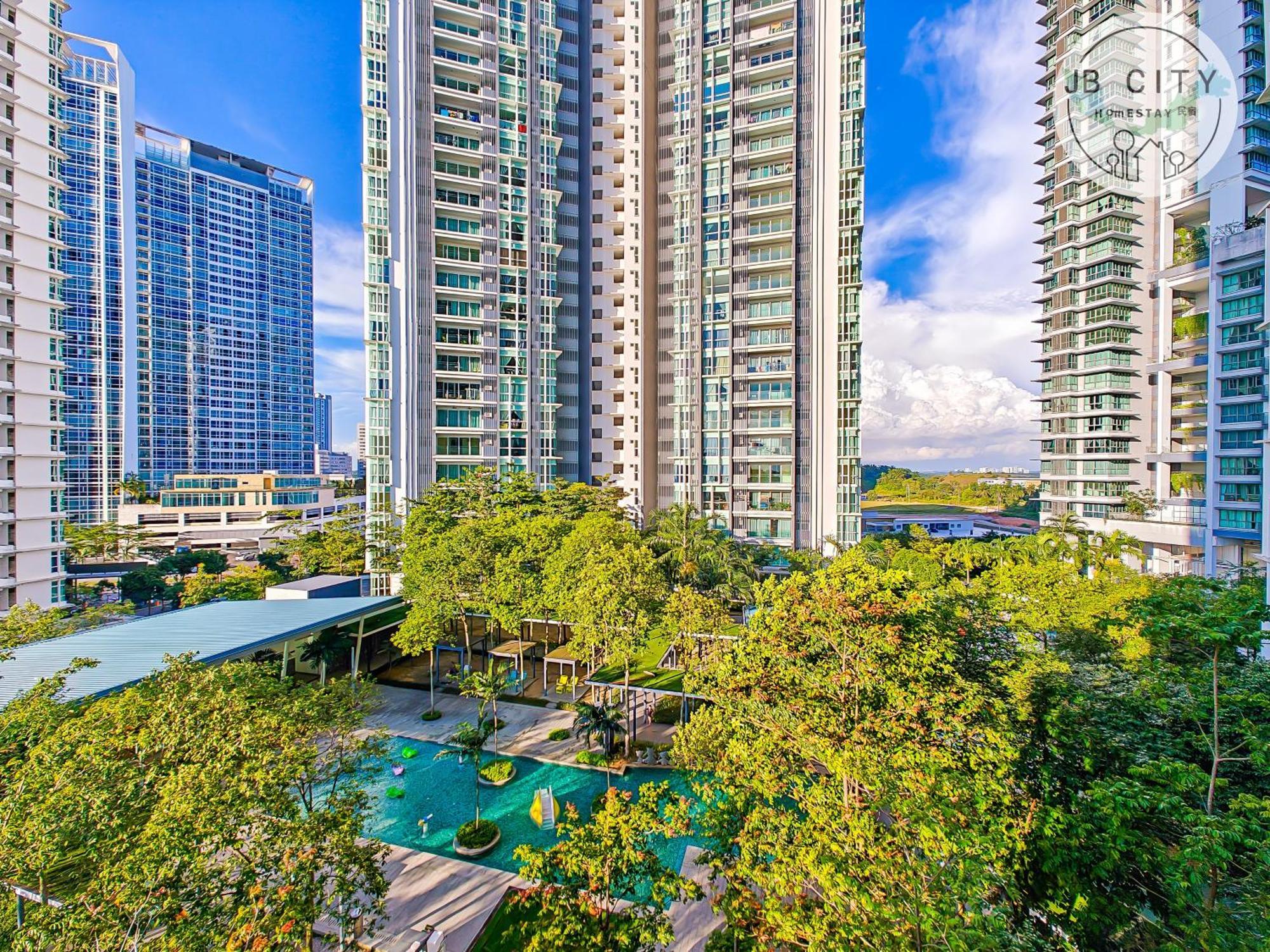 Medini Signature Suites By Rr Jbcity ヌサジャヤ エクステリア 写真
